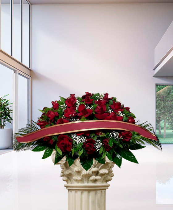Cuscino funebre di rose rosse classico con nastro per la dedica, composizione funebre a Bologna