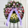 Corona funebre di amarillis anthurium e fiori in armonia con nastro, composizione per un funerale a Bologna