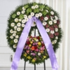 Corona funebre di anthurium verdi e gerbera bianca, su cavalletto, per una cerimonia a Bologna