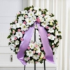 Corona funebre di fiori bianchi e rosa, su cavalletto, per una cerimonia a Bologna