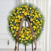 Corona funebre di fiori gialli e blu con nastro, composizione per un funerale a Bologna