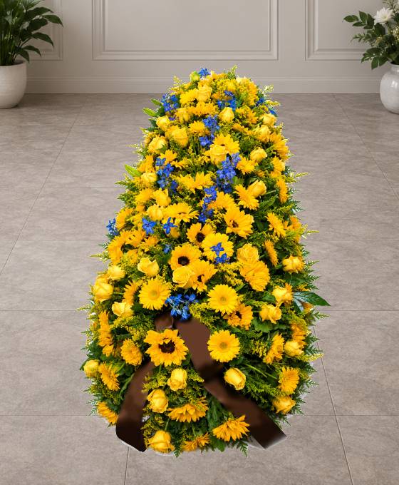 Cofano funebre di fiori gialli e blu, composizione allungata per il coperchio del feretro