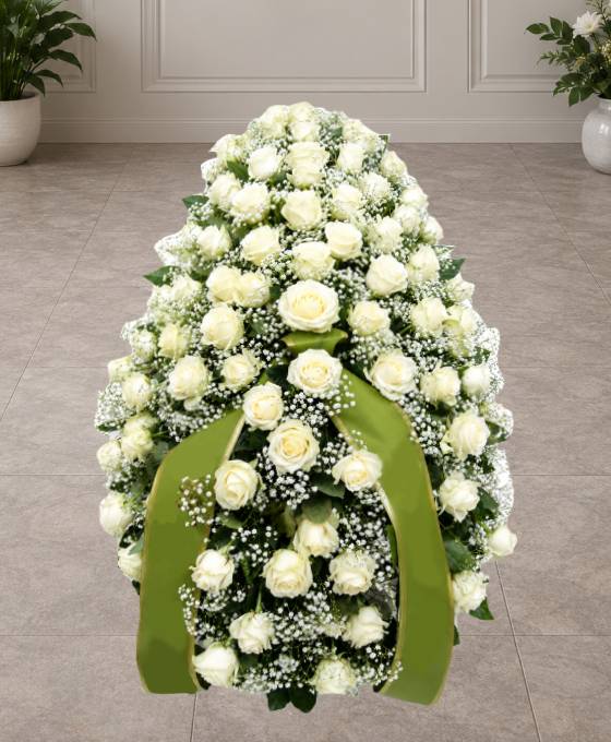 Cofano funebre di rose bianche e gisofila, la composizione più estesa del catalogo