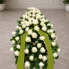 Cofano funebre di rose bianche, composizione allungata per il coperchio del feretro