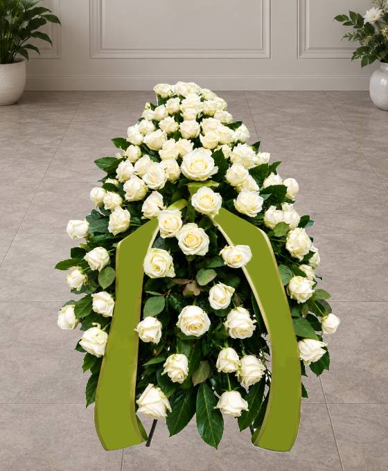 Cofano funebre di rose bianche, composizione allungata per il coperchio del feretro