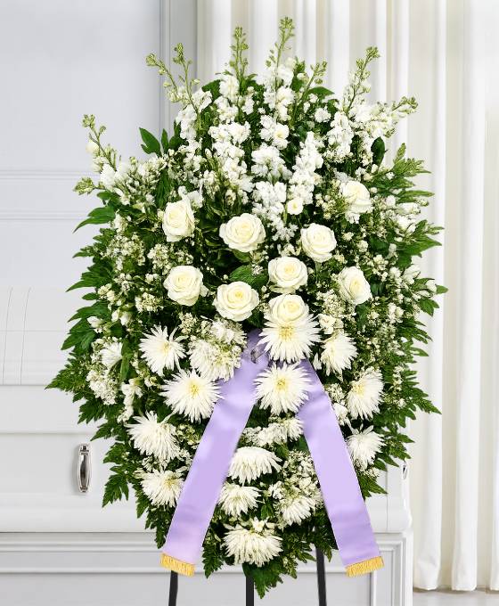 Cuscino funebre di fiori bianchi, omaggio floreale da collocare accanto al feretro